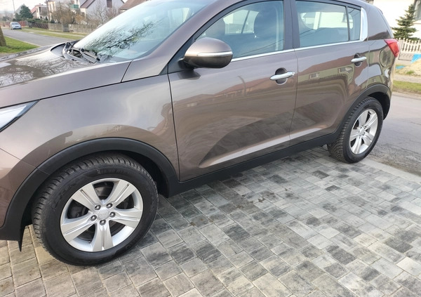 Kia Sportage cena 44900 przebieg: 223000, rok produkcji 2013 z Urzędów małe 232